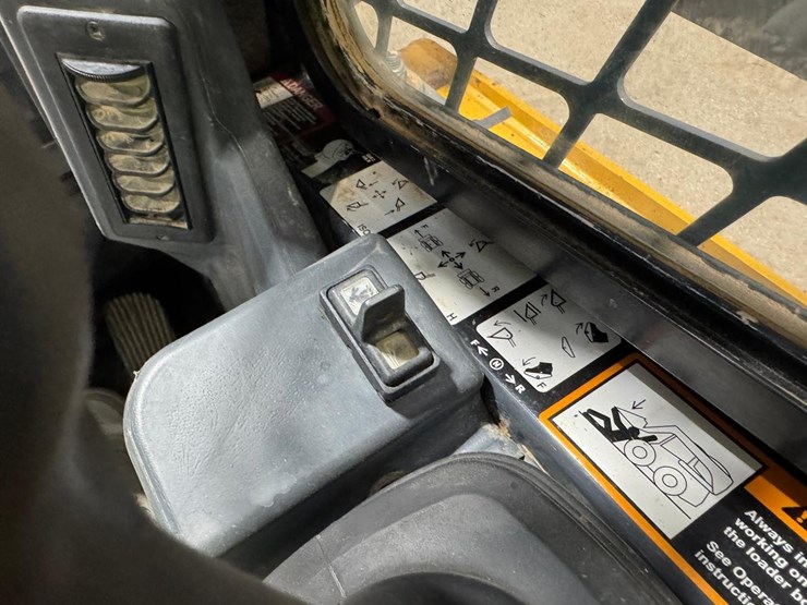 2018-deere-333g-image-26