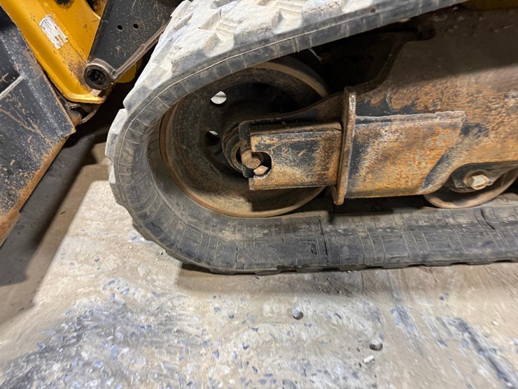 2018-deere-333g-image-13