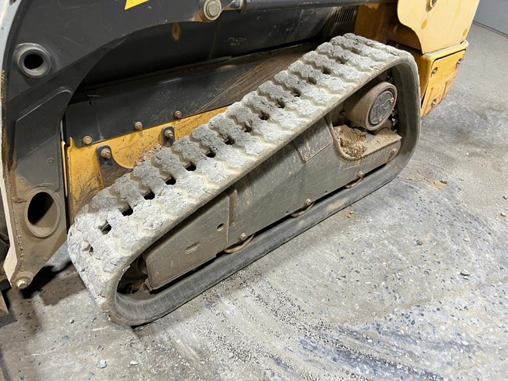 new-holland-c227-image-12