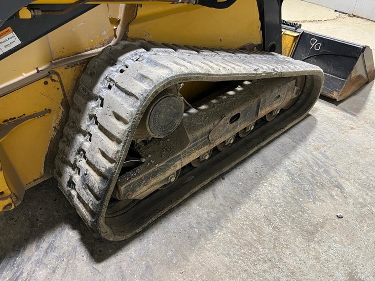deere-333e-image-18