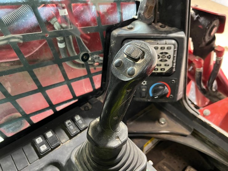 2023-takeuchi-tl12r2-image-27