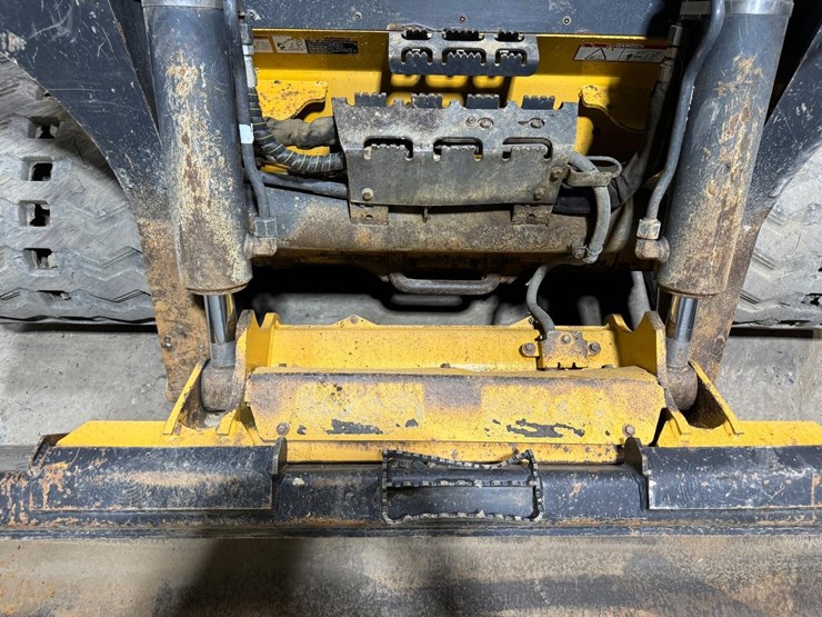 2018-deere-333g-image-10
