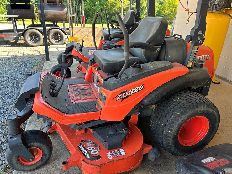 2015-kubota-zd326-image-1