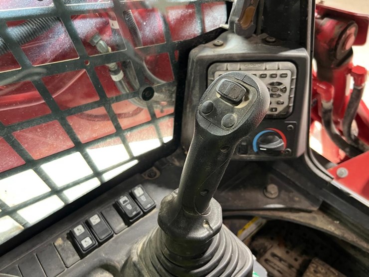 2022-takeuchi-tl12v2-image-27
