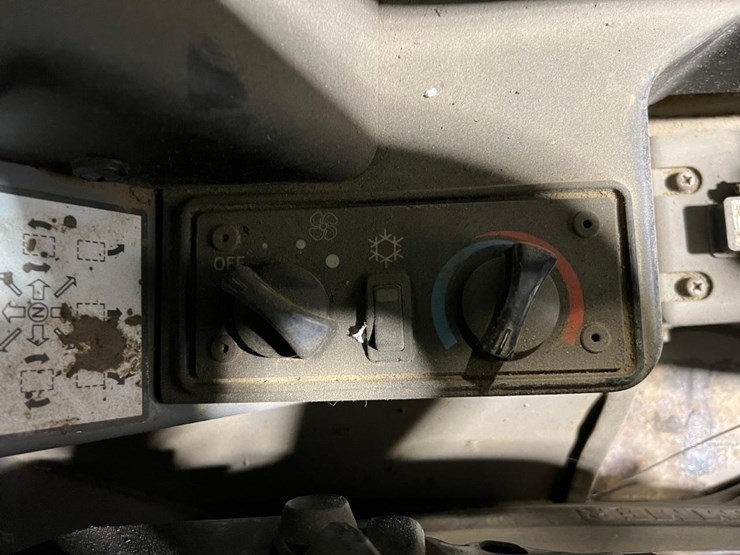 2016-takeuchi-tl12-image-28