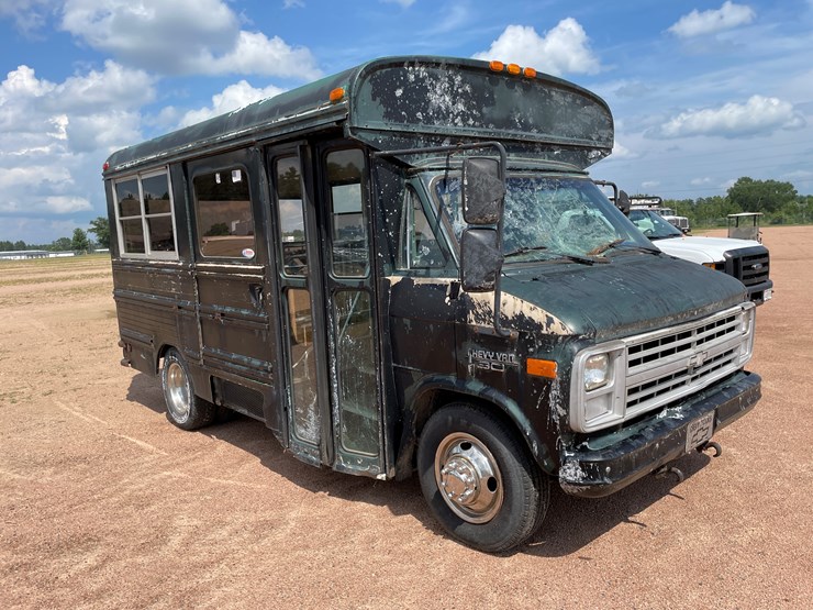 #4735-•-1990-chevy-van-30-short-bus-(wi-title-in-delay)-image-3