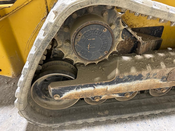 2018-deere-333g-image-17