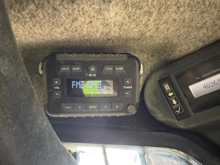 2018-deere-333g-image-22