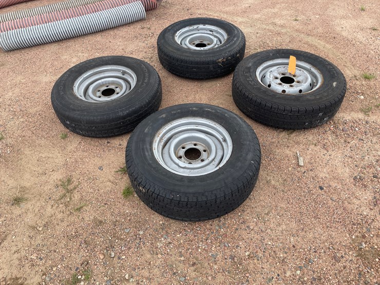 #15997-•-set-of-(4)-tires-on-steel-rims-image-2