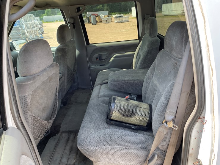 #4734-•-2000-chevy-3500-pickup-(has-wi-title)-image-17