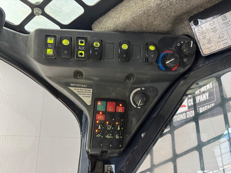 2018-deere-333g-image-23