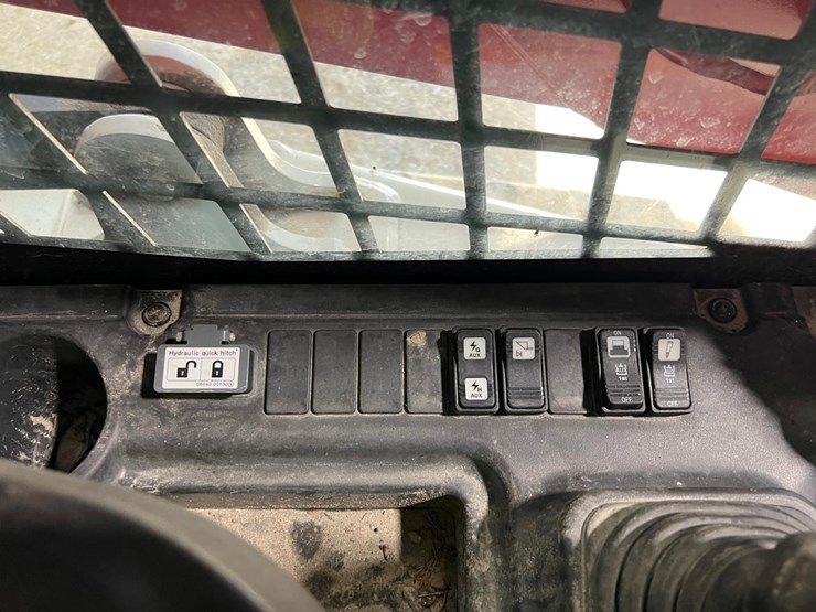 2022-takeuchi-tl12v2-image-28