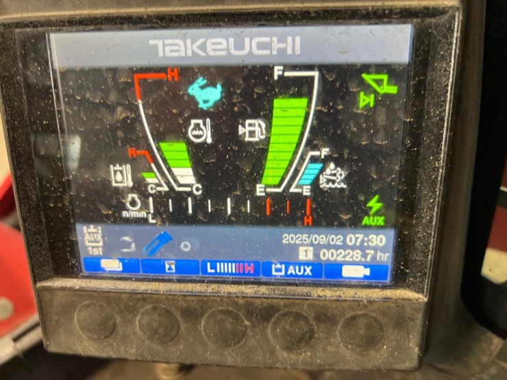 2022-takeuchi-tl12v2-image-23