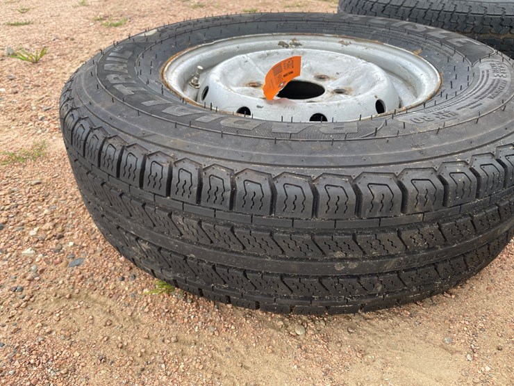 #15997-•-set-of-(4)-tires-on-steel-rims-image-3