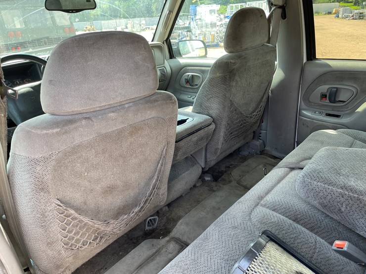 #4734-•-2000-chevy-3500-pickup-(has-wi-title)-image-18