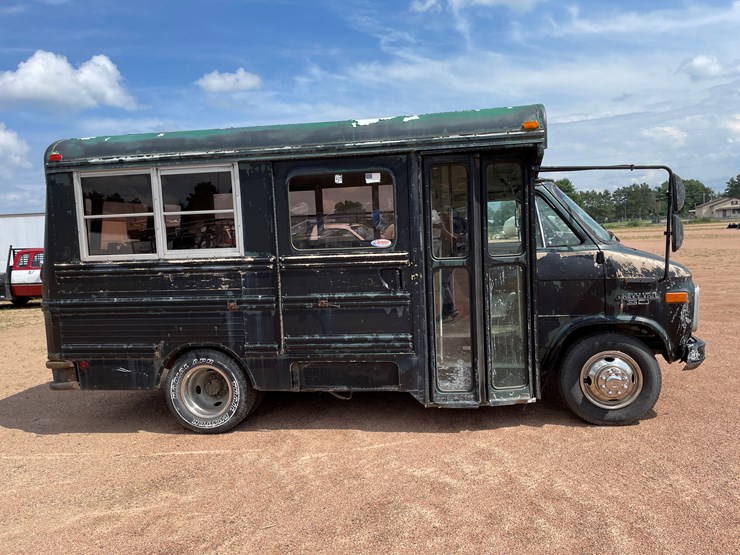 #4735-•-1990-chevy-van-30-short-bus-(wi-title-in-delay)-image-4