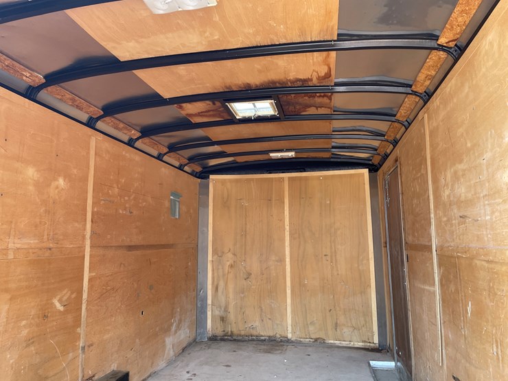 #4729-•-2006-16.5'-tandem-axle-enclosed-trailer-(has-wi-title)-image-25