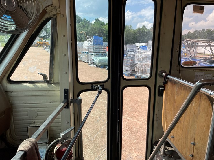 #4735-•-1990-chevy-van-30-short-bus-(wi-title-in-delay)-image-13