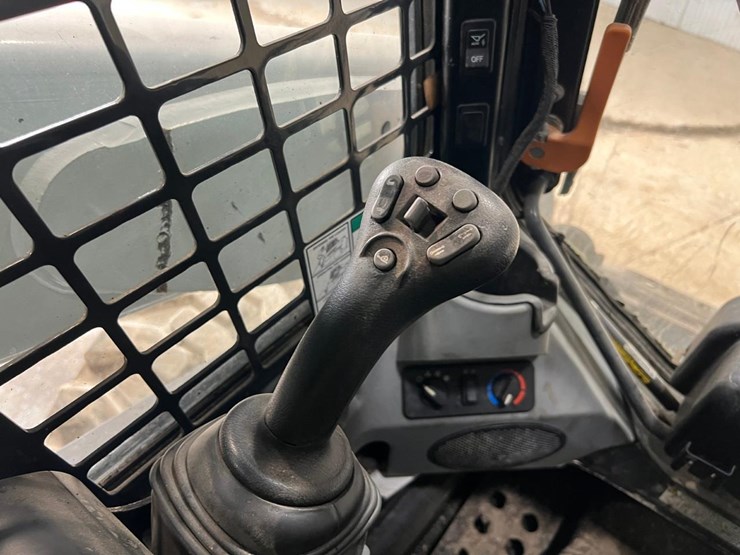 2020-bobcat-s770-image-25