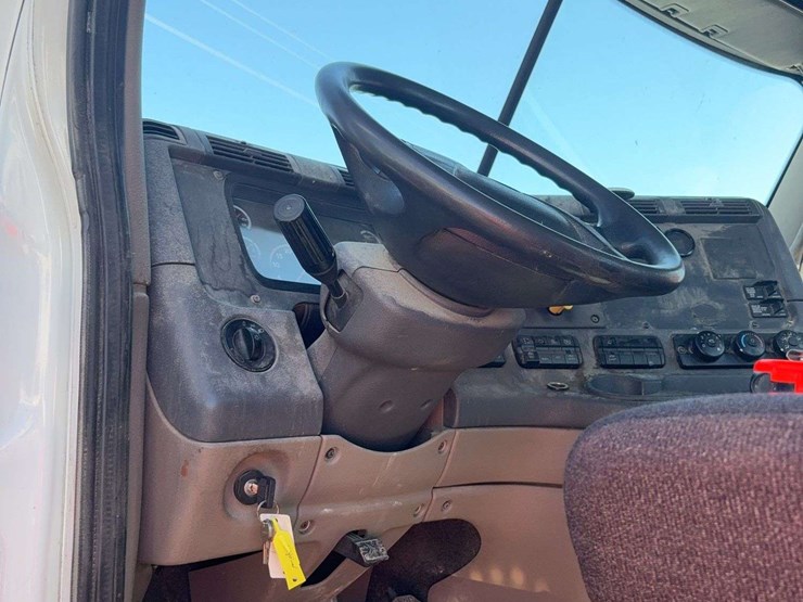 2015-freightliner-cascadia-125-image-24