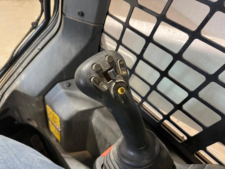 2022-bobcat-t66-image-34