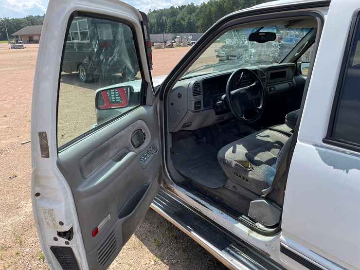 #4734-•-2000-chevy-3500-pickup-(has-wi-title)-image-9