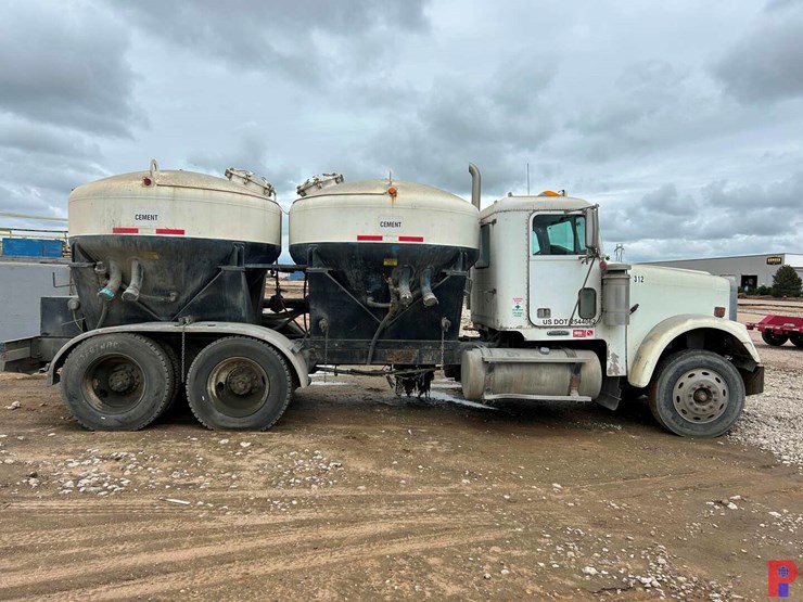 2007-freightliner-fld120-image-3