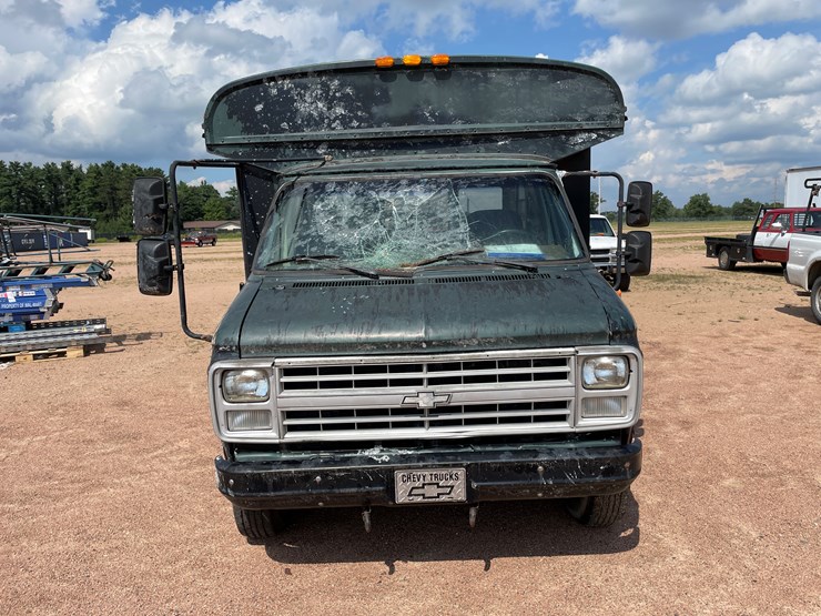 #4735-•-1990-chevy-van-30-short-bus-(wi-title-in-delay)-image-2