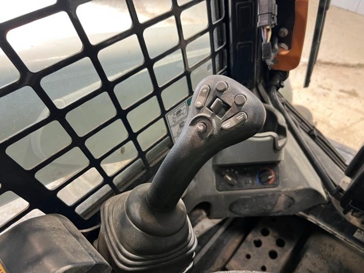 2019-bobcat-s850-image-25