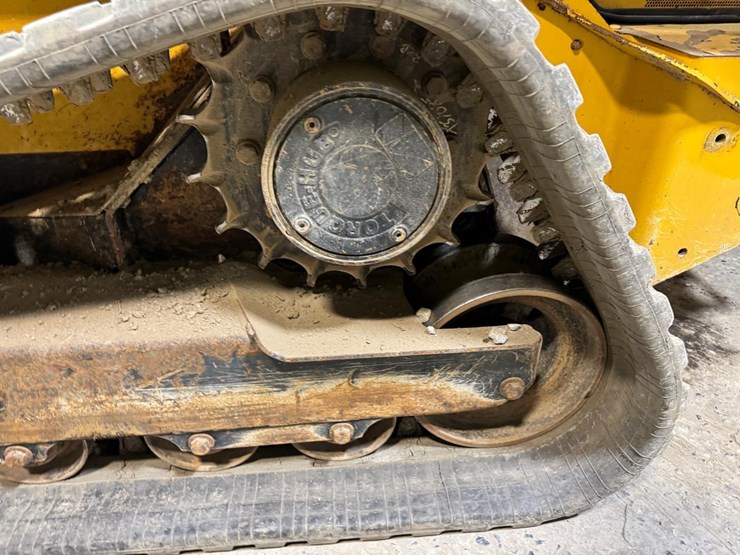 2018-deere-333g-image-14
