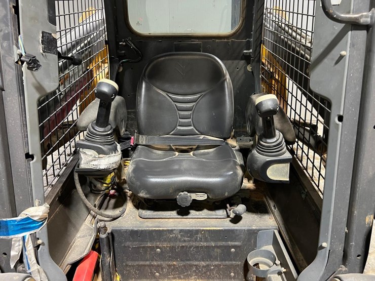 new-holland-c227-image-21