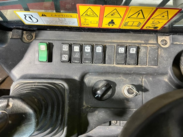 2023-takeuchi-tl12r2-image-25