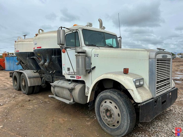 2007-freightliner-fld120-image-2
