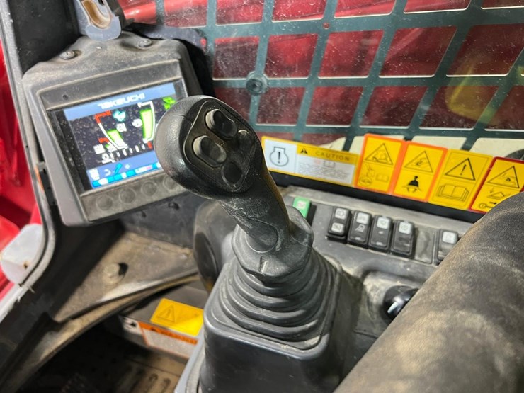 2022-takeuchi-tl12v2-image-26