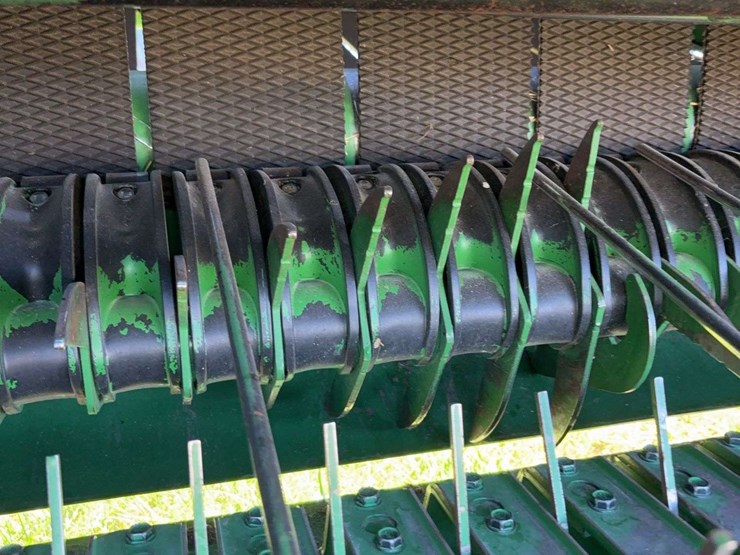 2020-john-deere-560m-image-28