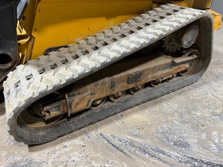 2018-deere-333g-image-12