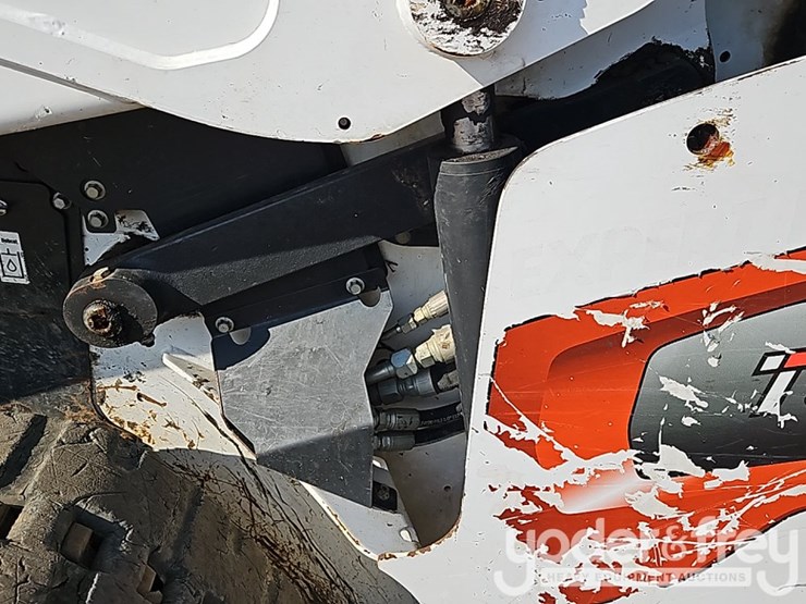 2021-bobcat-t64-image-21