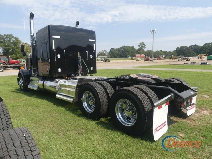 2024-kenworth-w900l-image-3