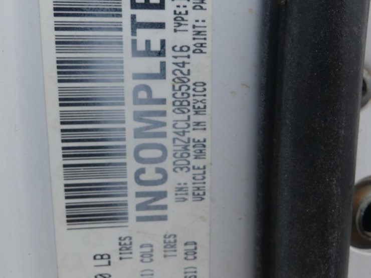2011-dodge-3500-image-11