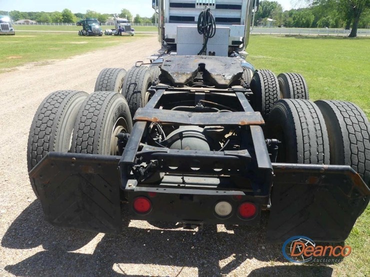 2014-caterpillar-ct660l-image-9