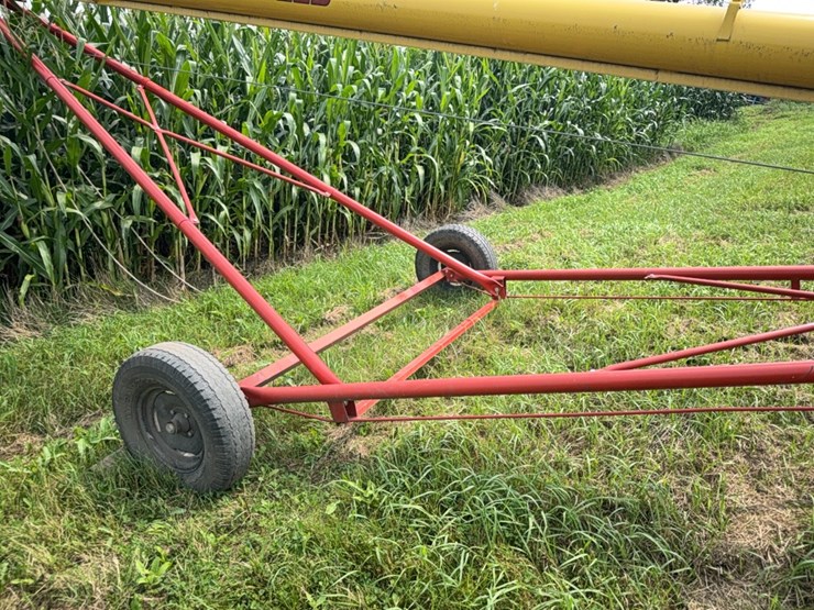westfield-mk100-61-pto-auger-w/-hyd-lift,-swing-hopper,-10”-x-61’-image-7