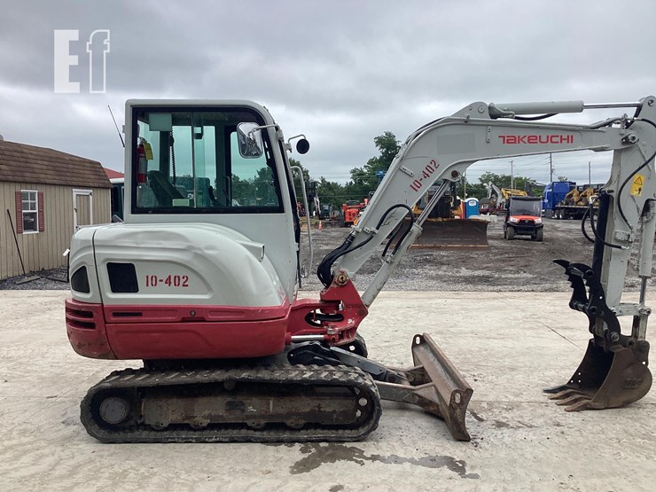 2018-takeuchi-tb240-image-5