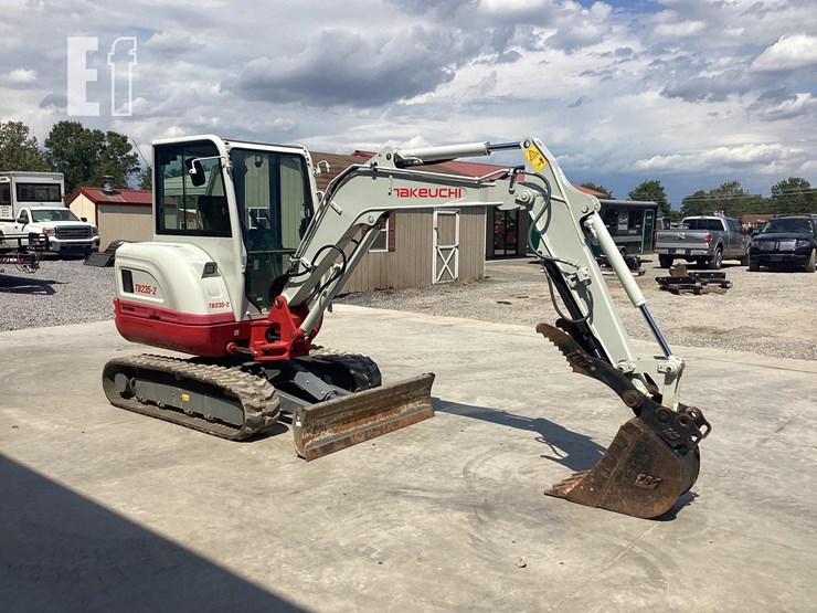 2022-takeuchi-tb235-2-image-7