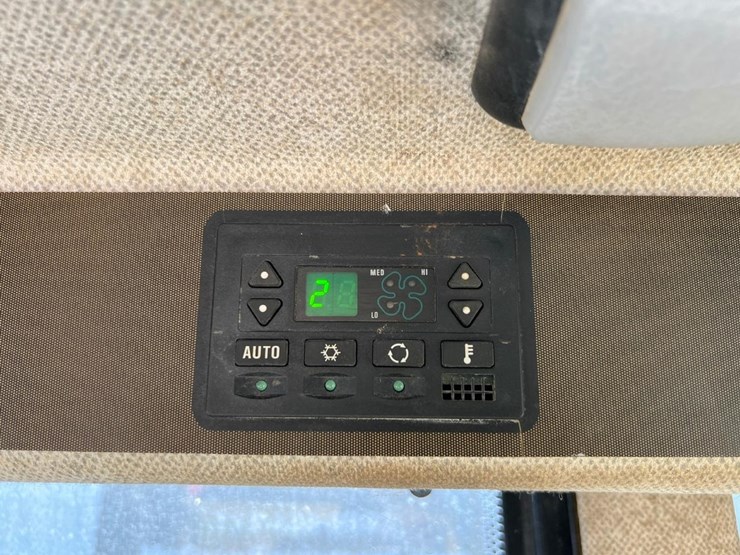 new-holland-lw110-image-29
