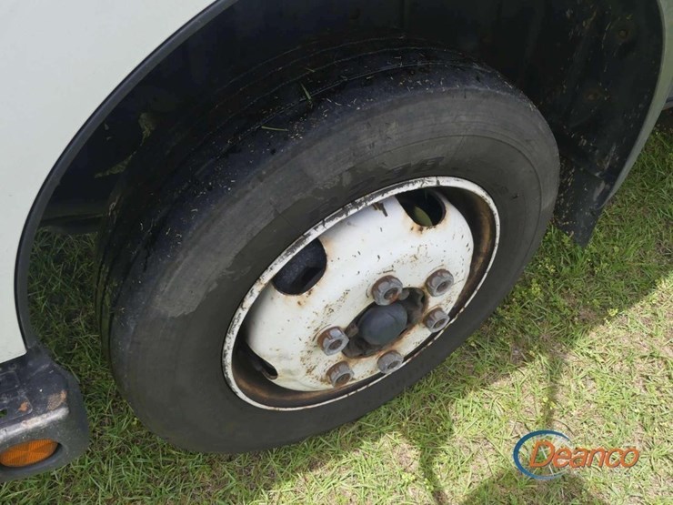 2019-hino-195-image-9