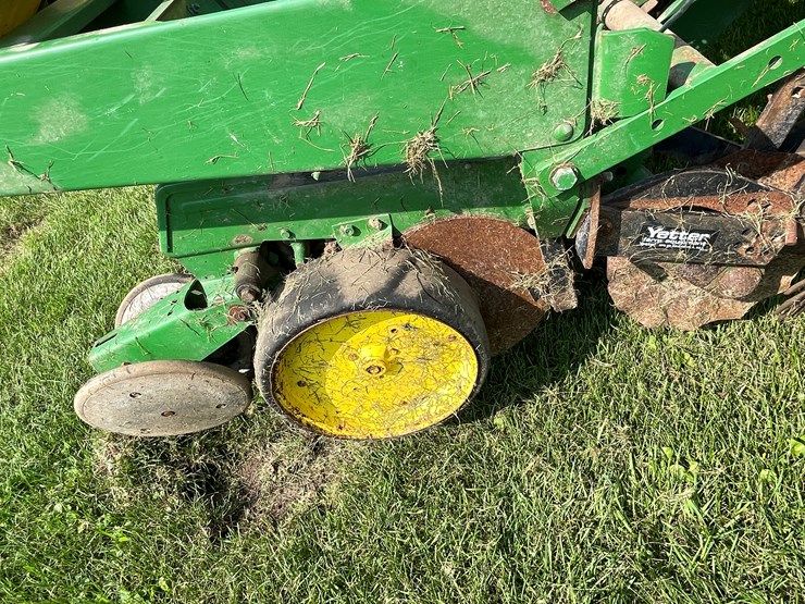 #5551-•-john-deere-p7000-planter-seeder-image-27