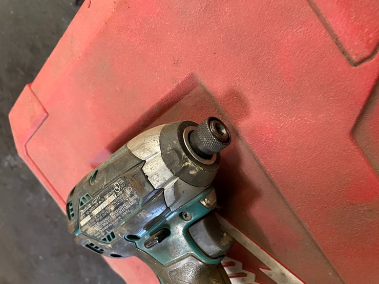 #8436-•-milwaukee-cordless-drill,-impact-and-makita-impact-image-3