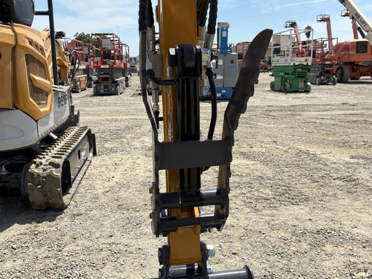 2025-sdlanch-sdle20-hydraulic-excavator-image-12