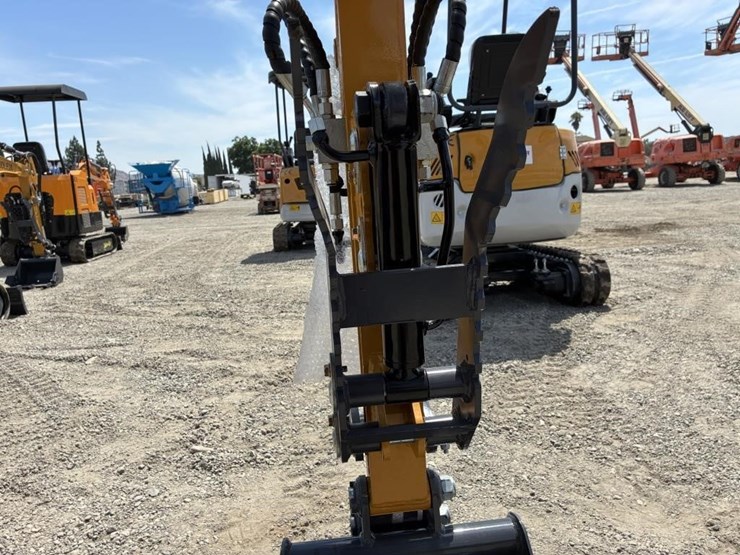 2025-sdlanch-sdle20-hydraulic-excavator-image-12