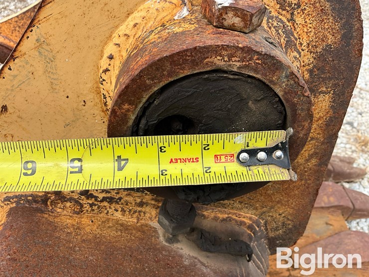 54"-toothed-excavator-bucket-image-12